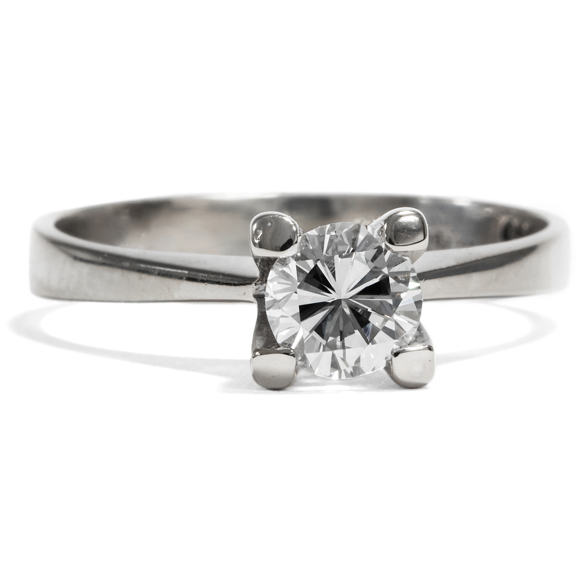 Expressive Vintage Solitaire Ring With 0.40 ct Diamond in White Gold, ca. 1975