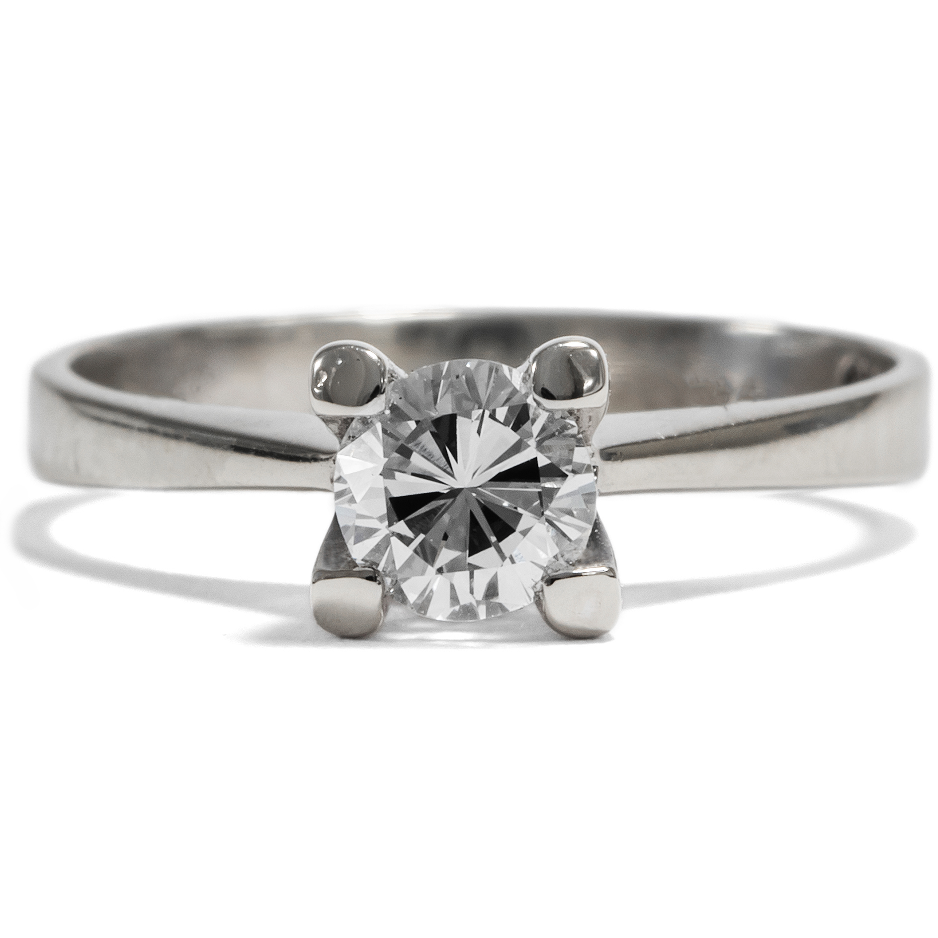 Expressive Vintage Solitaire Ring With 0.40 ct Diamond in White Gold, ca. 1975