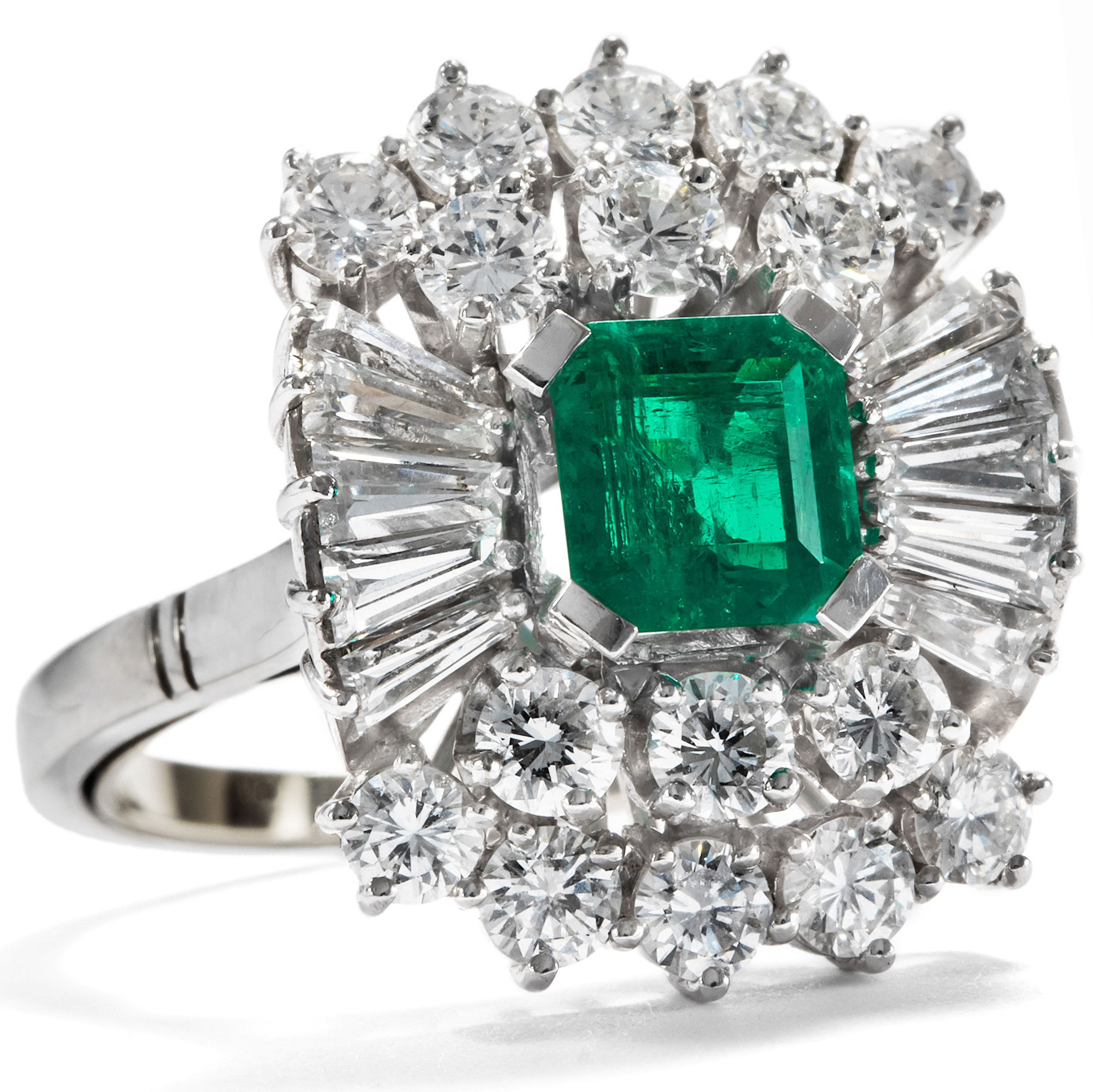 Vintage Ballerina Ring With Emerald & Diamonds, ca. 1970