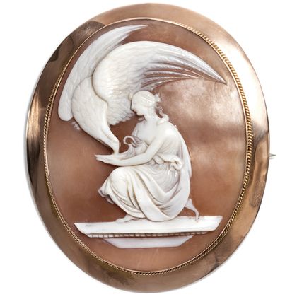Large antique shell cameo of Hebe in red gold, ca. 1865 Large antique shell cameo of Hebe in red gold, ca. 1865