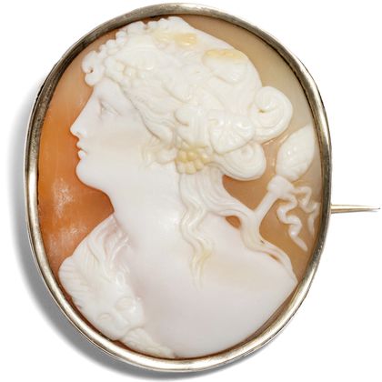 Detailed shell cameo of a bacchante as a brooch in gold, Russia, dated 1894 Detailed shell cameo of a bacchante as a brooch in gold, Russia, dated 1894