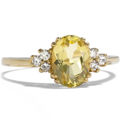 Ring With Lemon Yellow Beryl & Diamonds in Gold From Our Workshop Ring With Lemon Yellow Beryl & Diamonds in Gold From Our Workshop