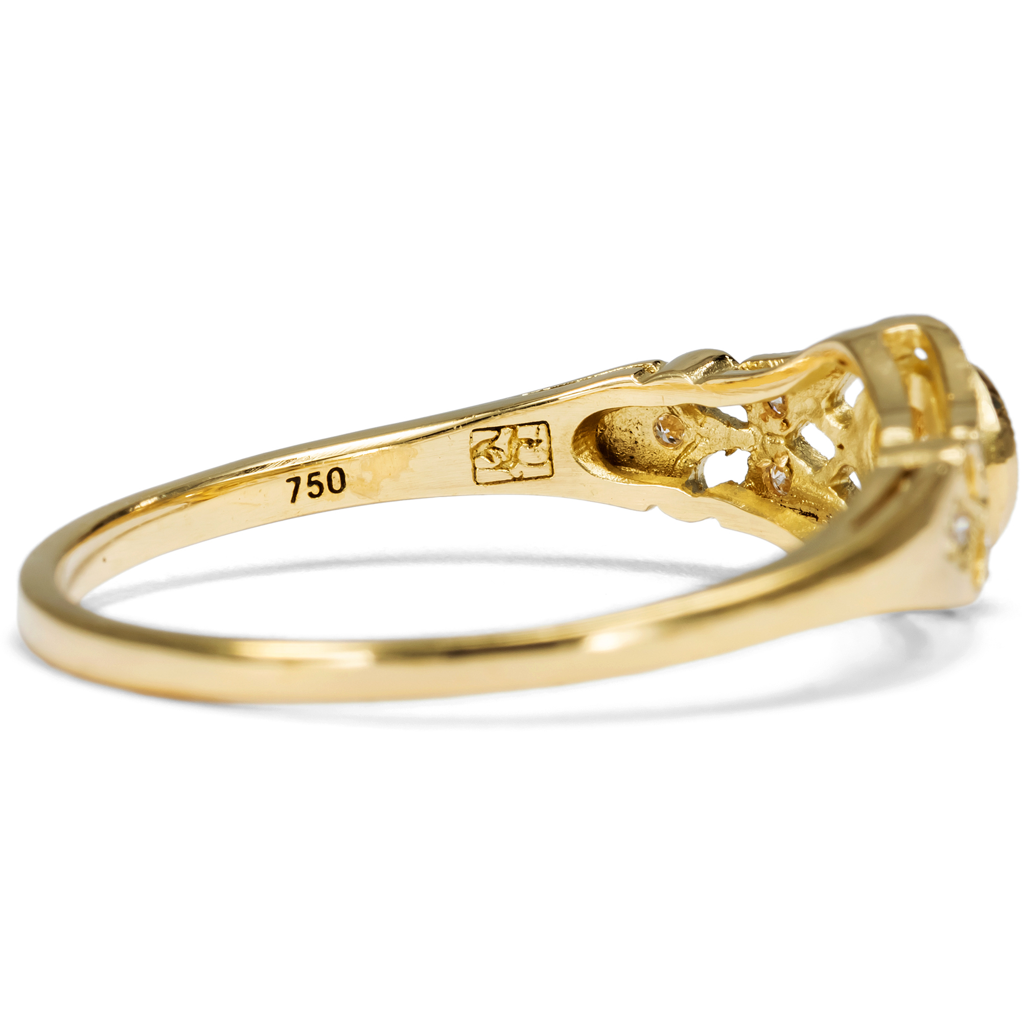 Feiner Ring mit lupenreinem Diamanten, aus unserer Werkstatt Feiner Ring mit lupenreinem Diamanten, aus unserer Werkstatt