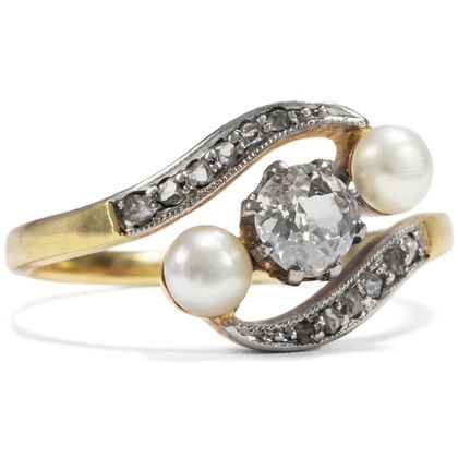 Timeless trilogy ring with old cut diamonds & pearl, ca. 1910 Timeless trilogy ring with old cut diamonds & pearl, ca. 1910