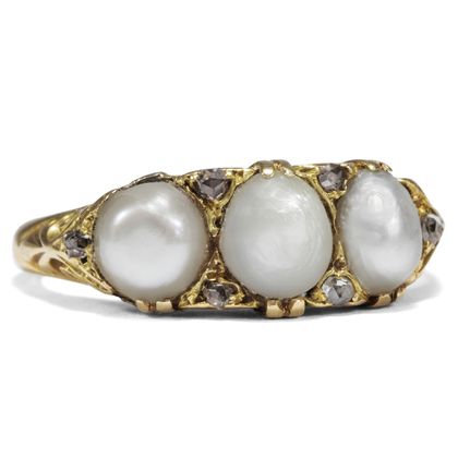 Antiker Goldring mit Naturperlen & Diamanten, England um 1890 Antiker Goldring mit Naturperlen & Diamanten, England um 1890