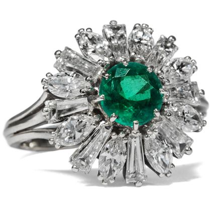 Exquiste ballerina ring with emerald & diamonds in platinum, 1960s Exquiste ballerina ring with emerald & diamonds in platinum, 1960s