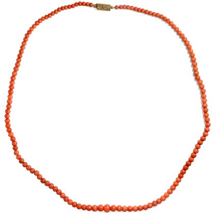 Antique Italian Salmon Coral Necklace With Silver Clasp, Around 1900/2021 Antique Italian Salmon Coral Necklace With Silver Clasp, Around 1900/2021