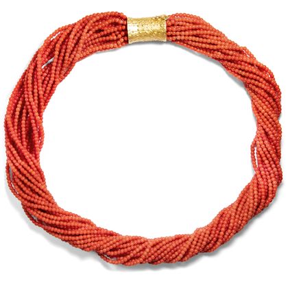 Vintage Collier aus roter Mittelmeerkoralle mit Goldschließe, um 1985 Vintage Collier aus roter Mittelmeerkoralle mit Goldschließe, um 1985