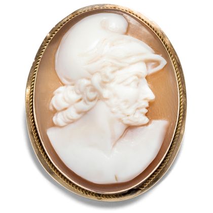 Small shell cameo of Menelaus in gold setting as pendant and brooch, around 1980 Small shell cameo of Menelaus in gold setting as pendant and brooch, around 1980