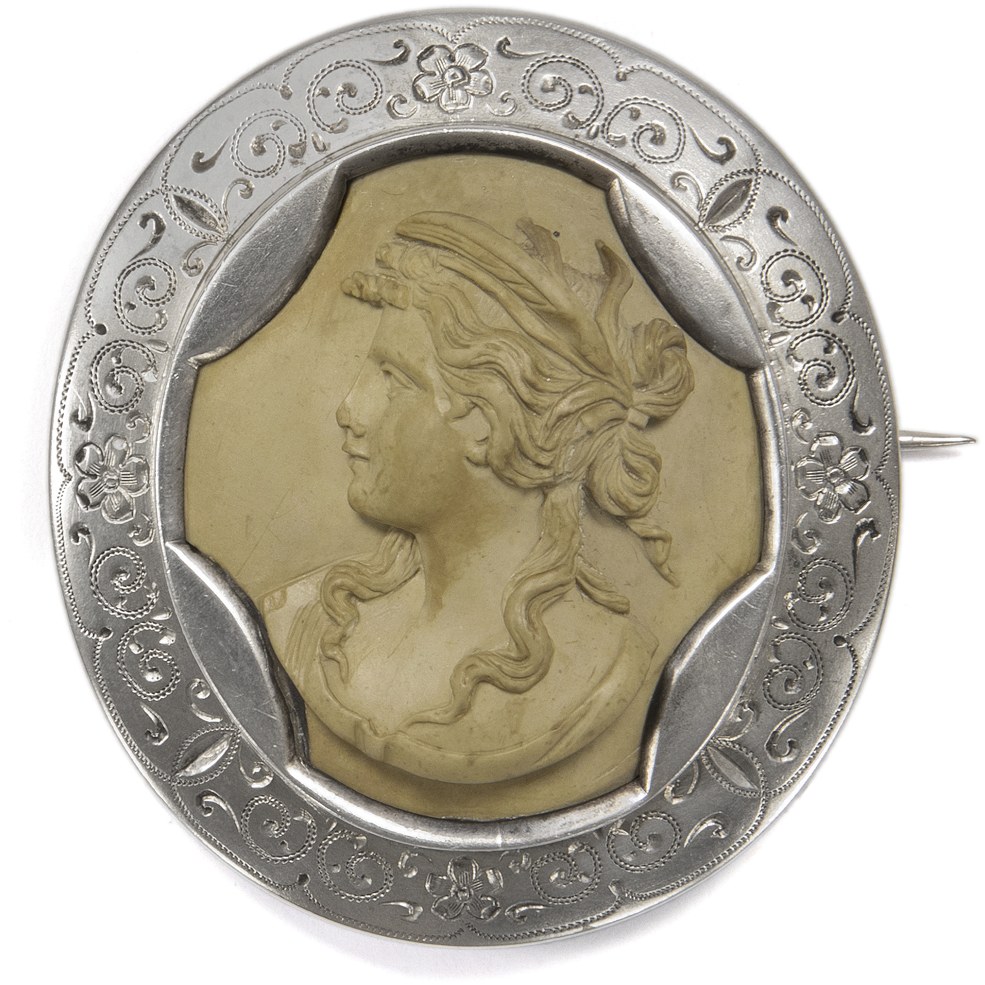 Antike Medaillon-Brosche mit Lava-Gemme der Hera in Silberfassung, um 1880