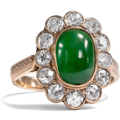Wonderful antique entourage ring with jadeite & diamonds in gold, China ca. 1920 Wonderful antique entourage ring with jadeite & diamonds in gold, China ca. 1920