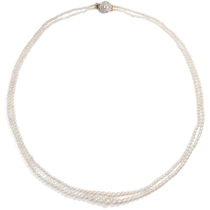 Exquisite natural pearl necklace in two rows, around 1920 Exquisite natural pearl necklace in two rows, around 1920