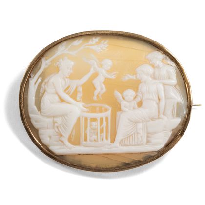 Wunderbare antike Muschelkamee mit der sog. „Amorettenhändlerin“ in Gold um 1830 Wunderbare antike Muschelkamee mit der sog. „Amorettenhändlerin“ in Gold um 1830