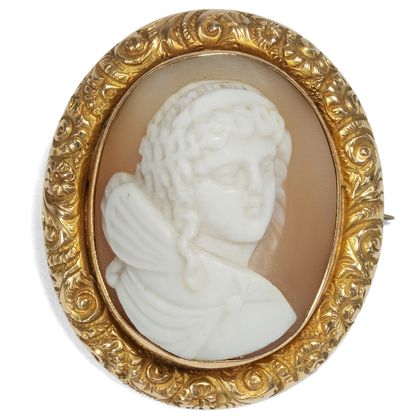 Small shell cameo with depiction of Psyche as a brooch, around 1855 Small shell cameo with depiction of Psyche as a brooch, around 1855