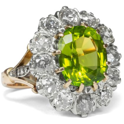 Großer antiker Ring mit Peridot & Diamanten in Rotgold, um 1900 Großer antiker Ring mit Peridot & Diamanten in Rotgold, um 1900