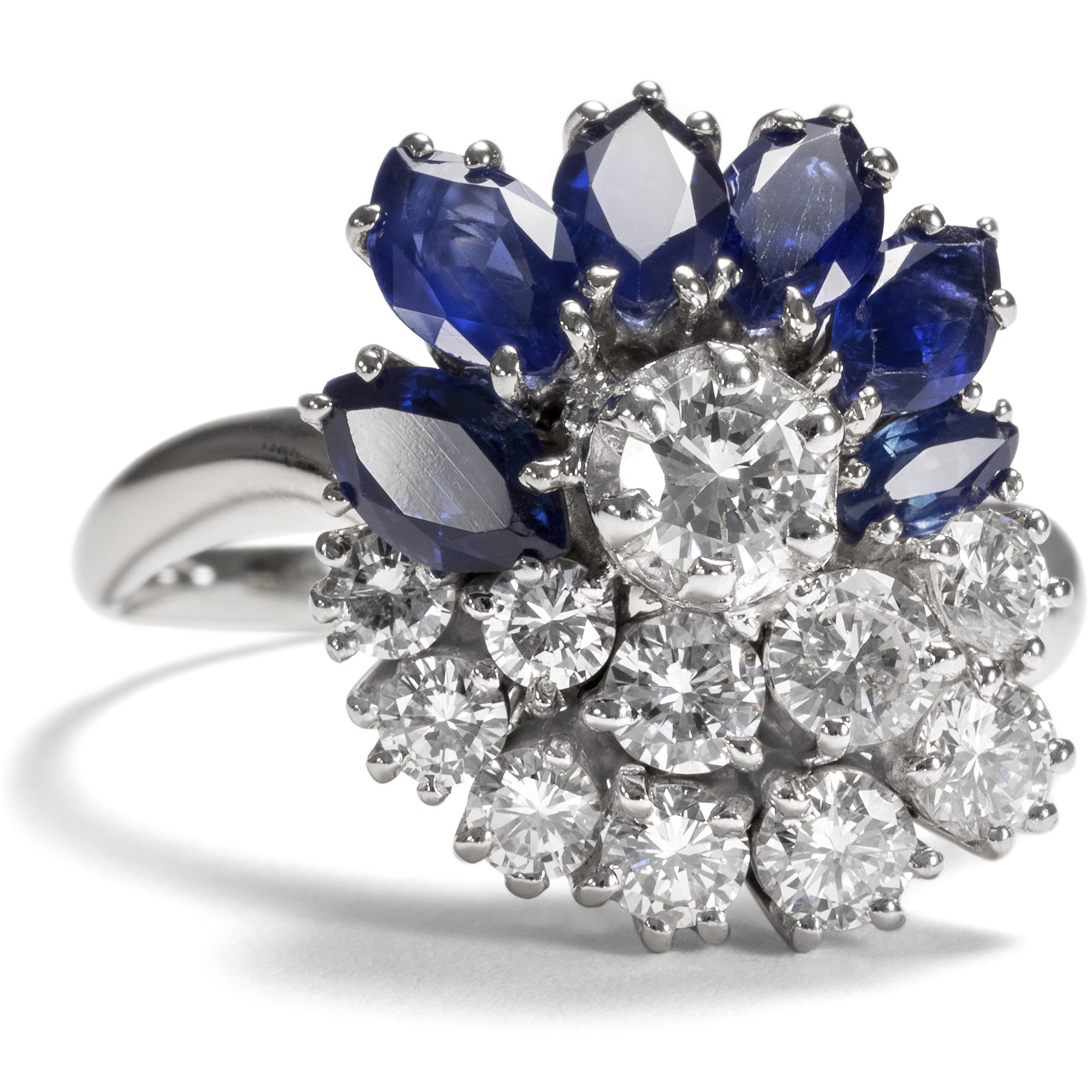 Glamorous Cluster Ring With Sapphires & Diamonds in White Gold, ca. 1970