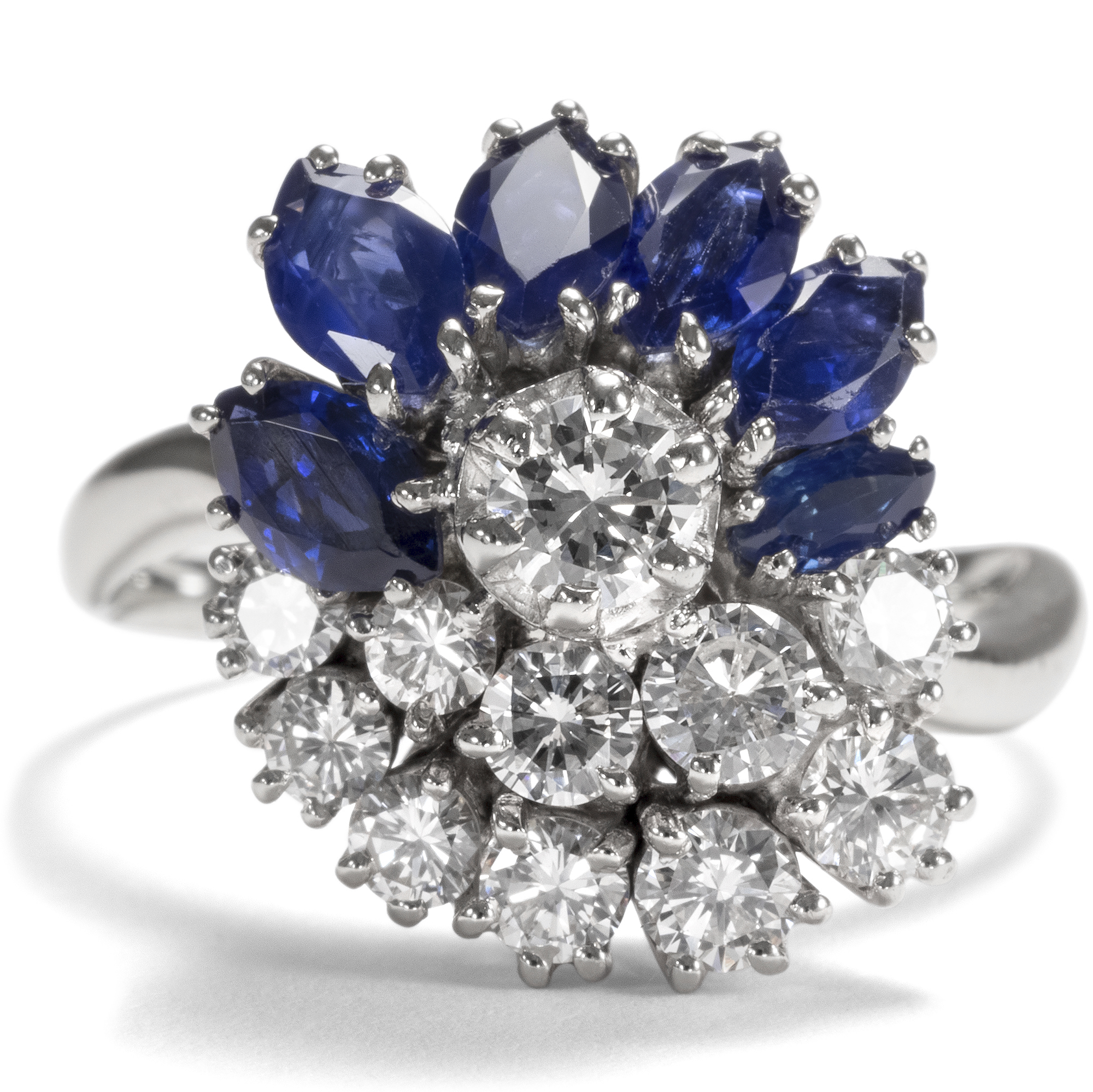 Glamorous Cluster Ring With Sapphires & Diamonds in White Gold, ca. 1970