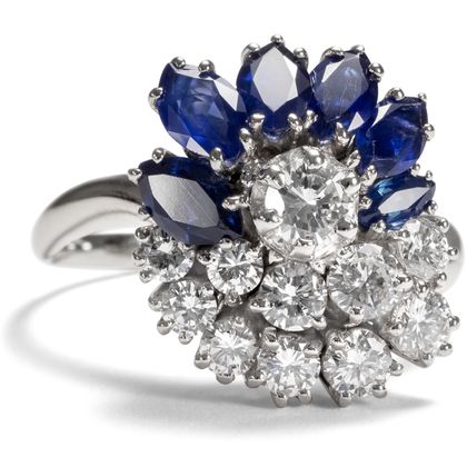 Glamouröser Cluster-Ring mit Saphiren & Brillanten in Weißgold, um 1970 Glamouröser Cluster-Ring mit Saphiren & Brillanten in Weißgold, um 1970