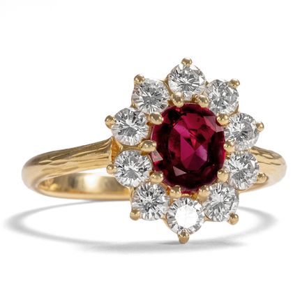 Bezaubernder vintage Ring mit unbehandeltem Rubin & Brillanten, um 1975 Bezaubernder vintage Ring mit unbehandeltem Rubin & Brillanten, um 1975