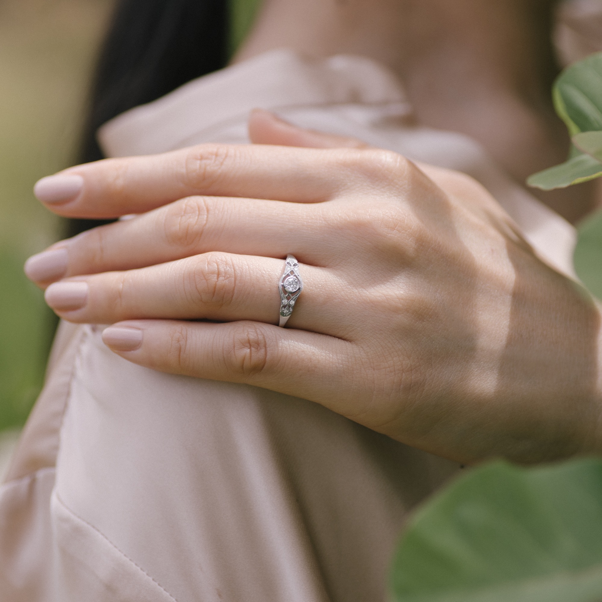 Feiner Weißgold-Ring mit lupenreinem Diamanten aus unserer Werkstatt