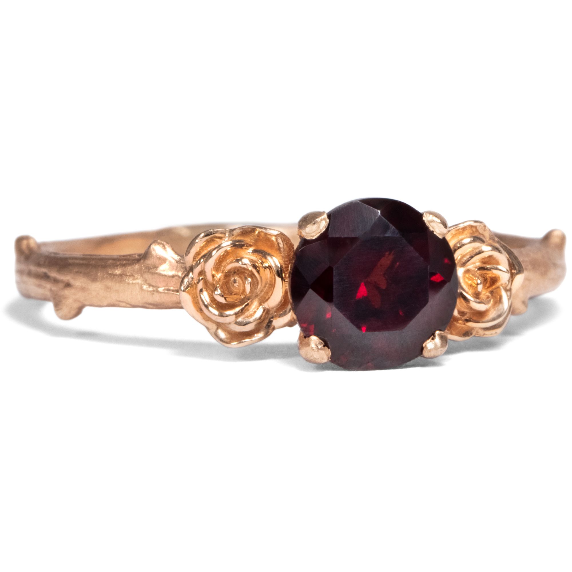 Romantischer Ring mit Granat in mattiertem Roségold, Berlin/Chicago 2023