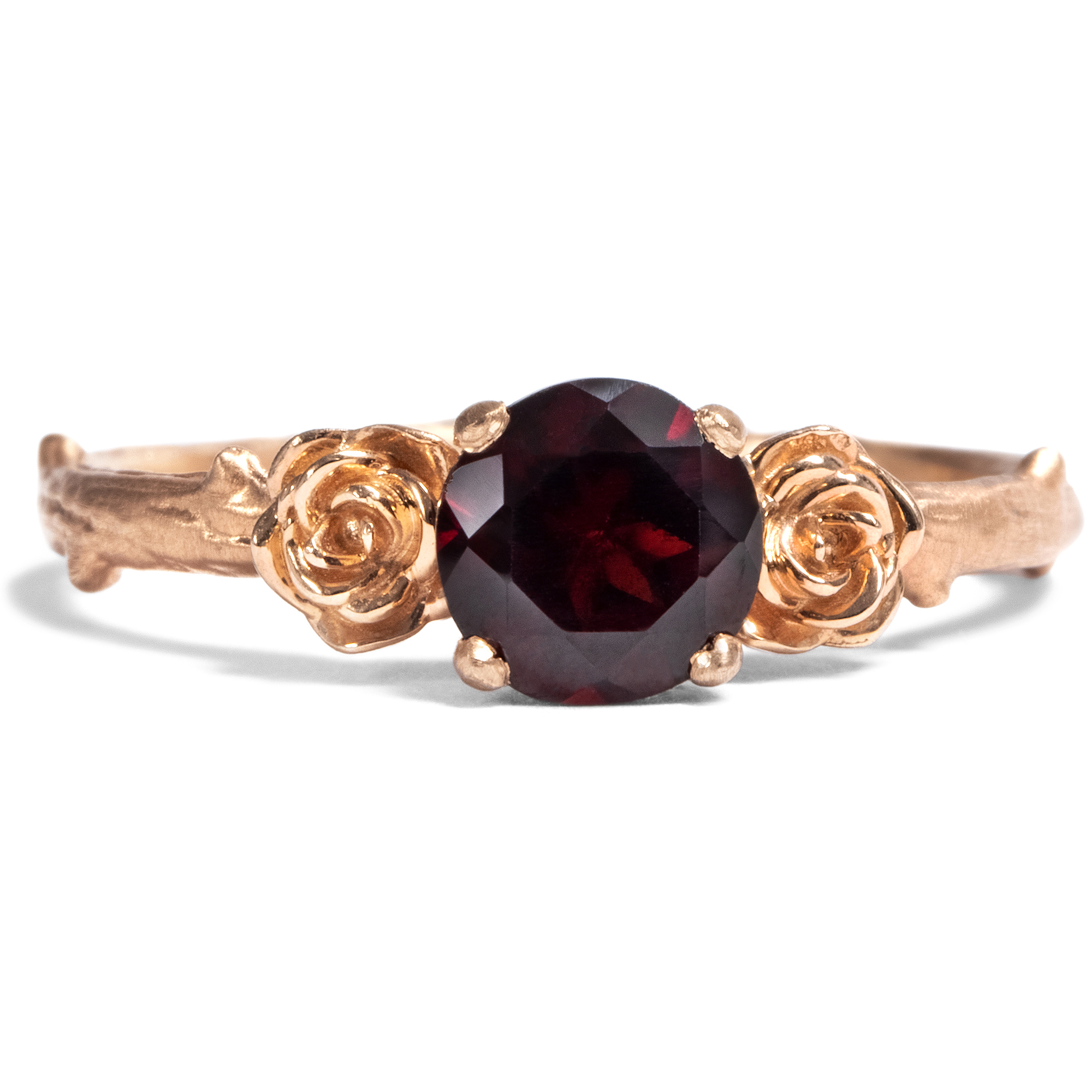 Romantischer Ring mit Granat in mattiertem Roségold, Berlin/Chicago 2023