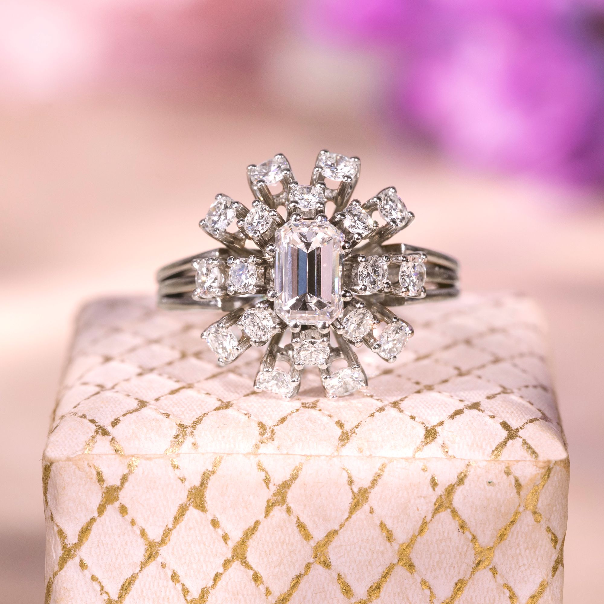 Kostbarer vintage Ring mit 2,14 ct Top Wesselton Diamanten in Weißgold, um 1970 Kostbarer vintage Ring mit 2,14 ct Top Wesselton Diamanten in Weißgold, um 1970