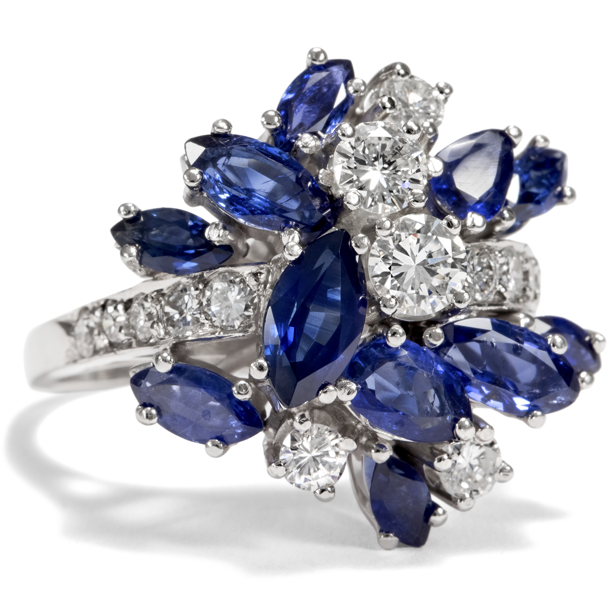 Glamorous Cluster Ring With Sapphires & Diamonds In White Gold, ca. 1970