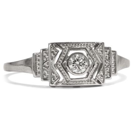 Feiner Platin-Ring mit 0,10 ct Brillant-Solitär aus unserer Werkstatt Feiner Platin-Ring mit 0,10 ct Brillant-Solitär aus unserer Werkstatt