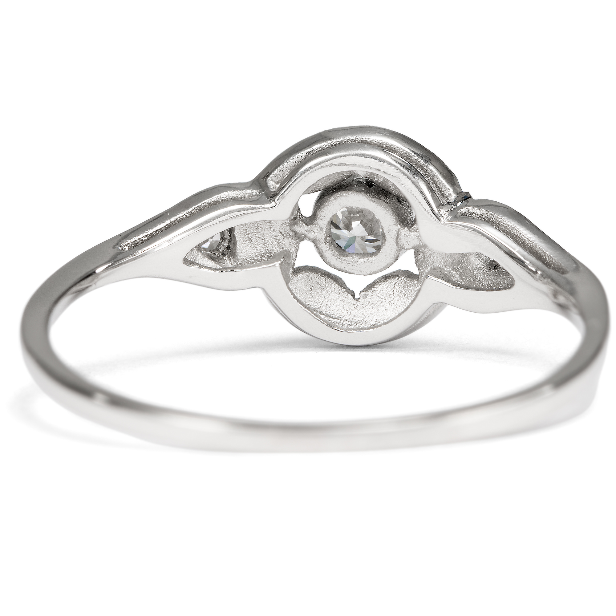 Funkelnder Ring aus Platin mit 0,10 ct Top Wesselton Brillant, aus unserer Werkstatt Funkelnder Ring aus Platin mit 0,10 ct Top Wesselton Brillant, aus unserer Werkstatt