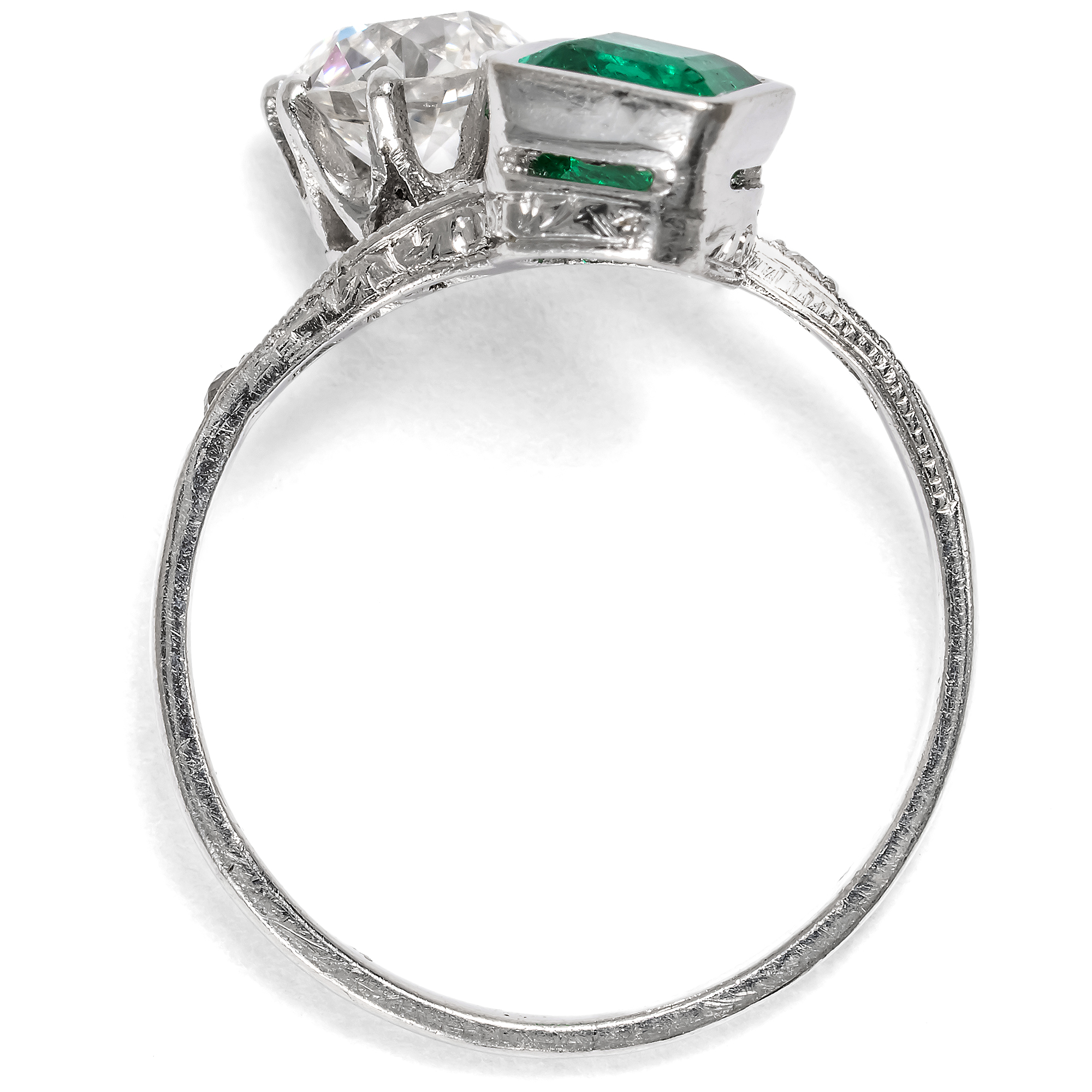 Splendid Art Deco Ring with Colombian Emerald & Diamonds in Platinum, c. 1925 Splendid Art Deco Ring with Colombian Emerald & Diamonds in Platinum, c. 1925