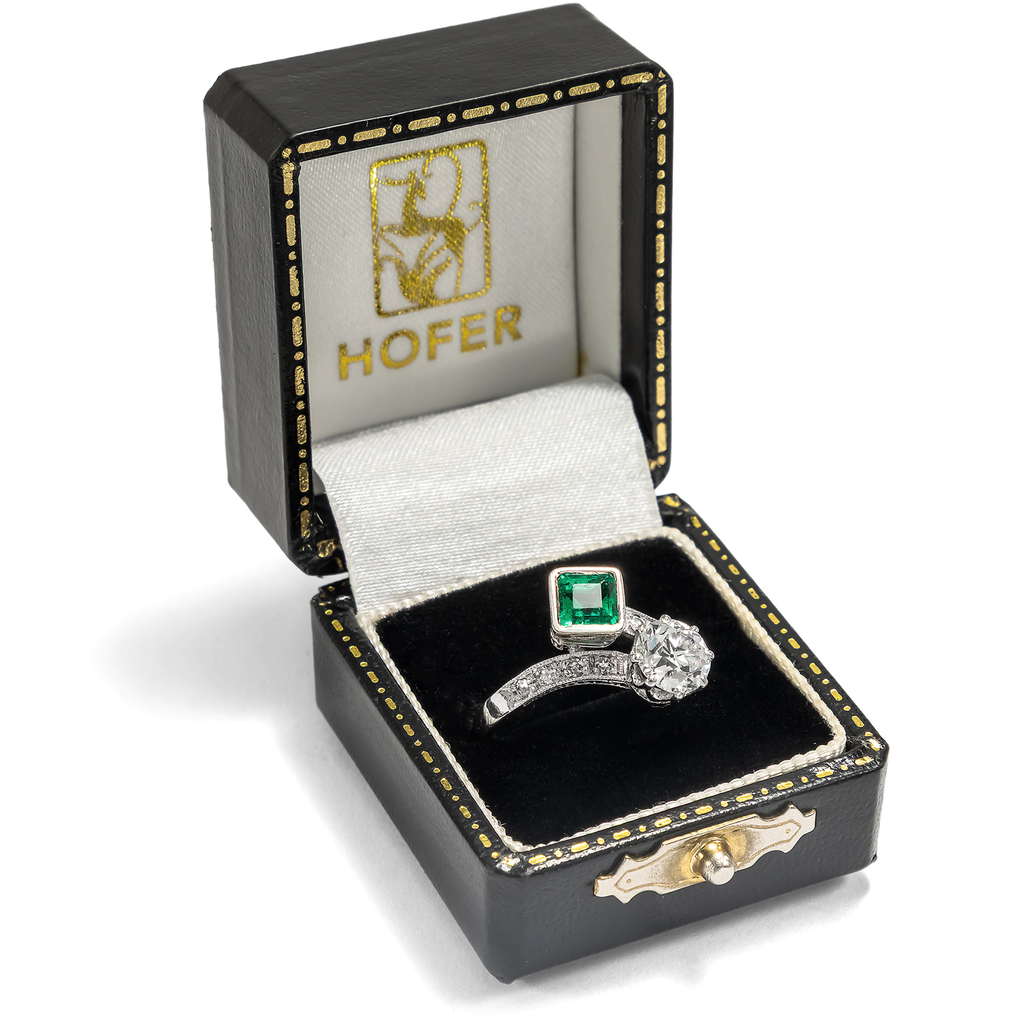 Splendid Art Deco Ring with Colombian Emerald & Diamonds in Platinum, c. 1925 Splendid Art Deco Ring with Colombian Emerald & Diamonds in Platinum, c. 1925