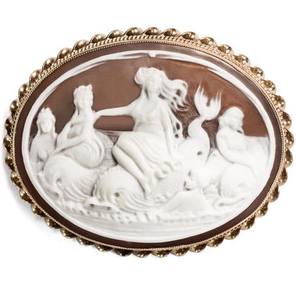 Italienische Muschelgemme in Goldfassung mit mythologischer Darstellung, um 1972 Italienische Muschelgemme in Goldfassung mit mythologischer Darstellung, um 1972