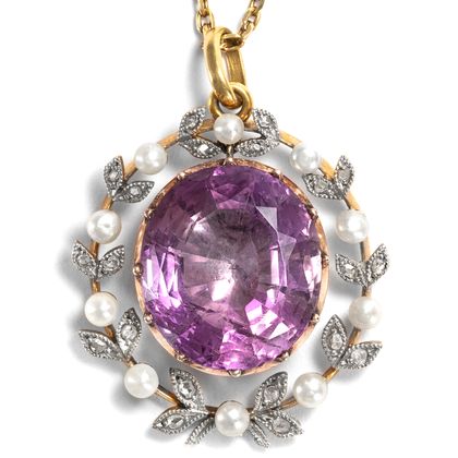 Anhänger im „Garland Style“ mit Amethyst & Naturperlen, um 1820/1910 Anhänger im „Garland Style“ mit Amethyst & Naturperlen, um 1820/1910