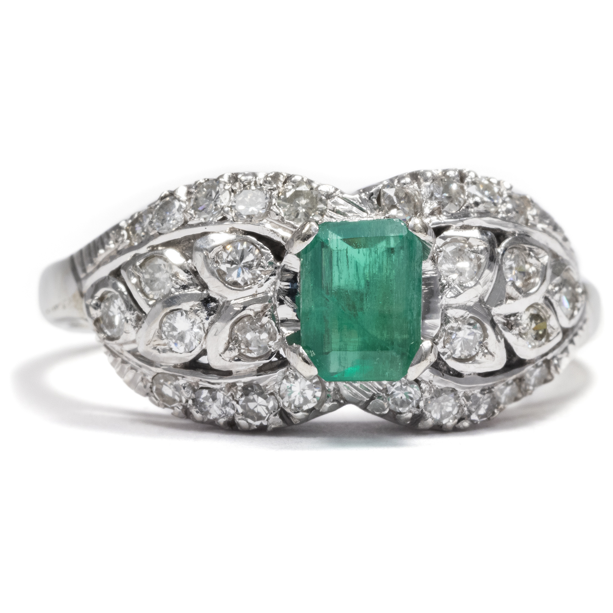 Detailed Ring With Emerald & Diamonds in White Gold, Belgium ca. 1985