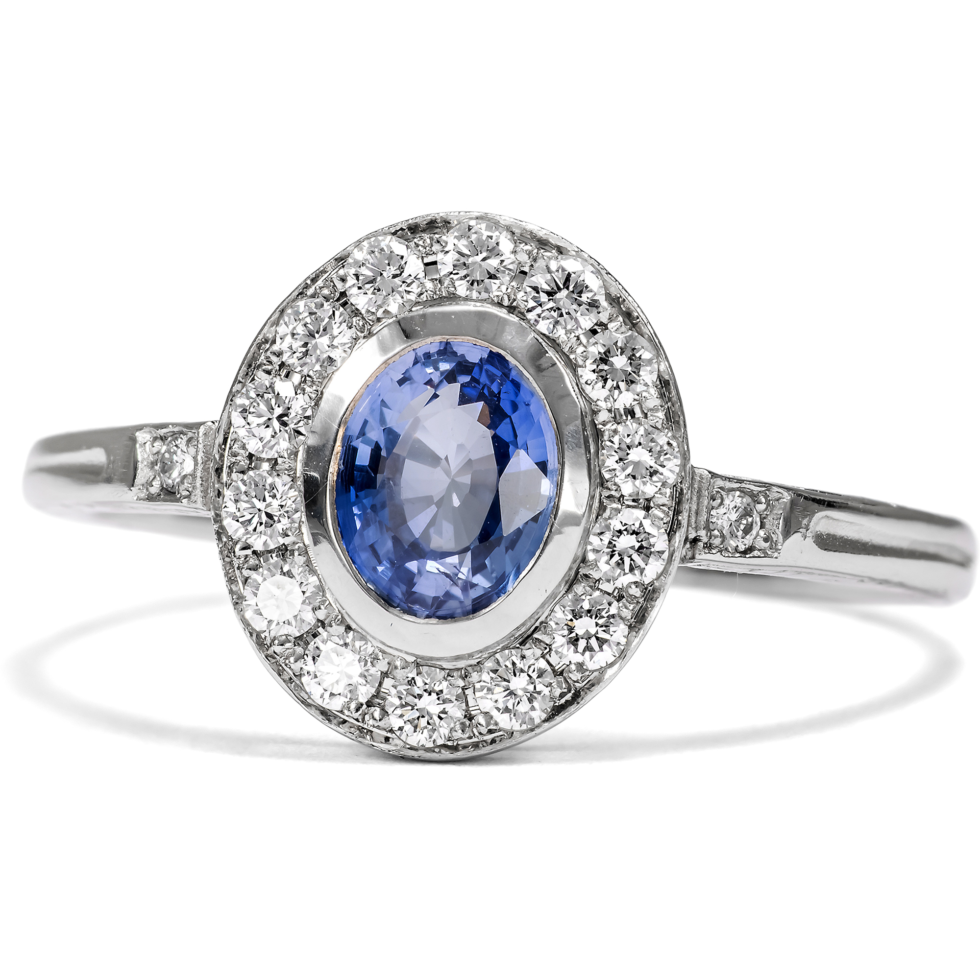 Klassischer Ring mit Saphir & Diamanten in Platin aus unserer Werkstatt Klassischer Ring mit Saphir & Diamanten in Platin aus unserer Werkstatt