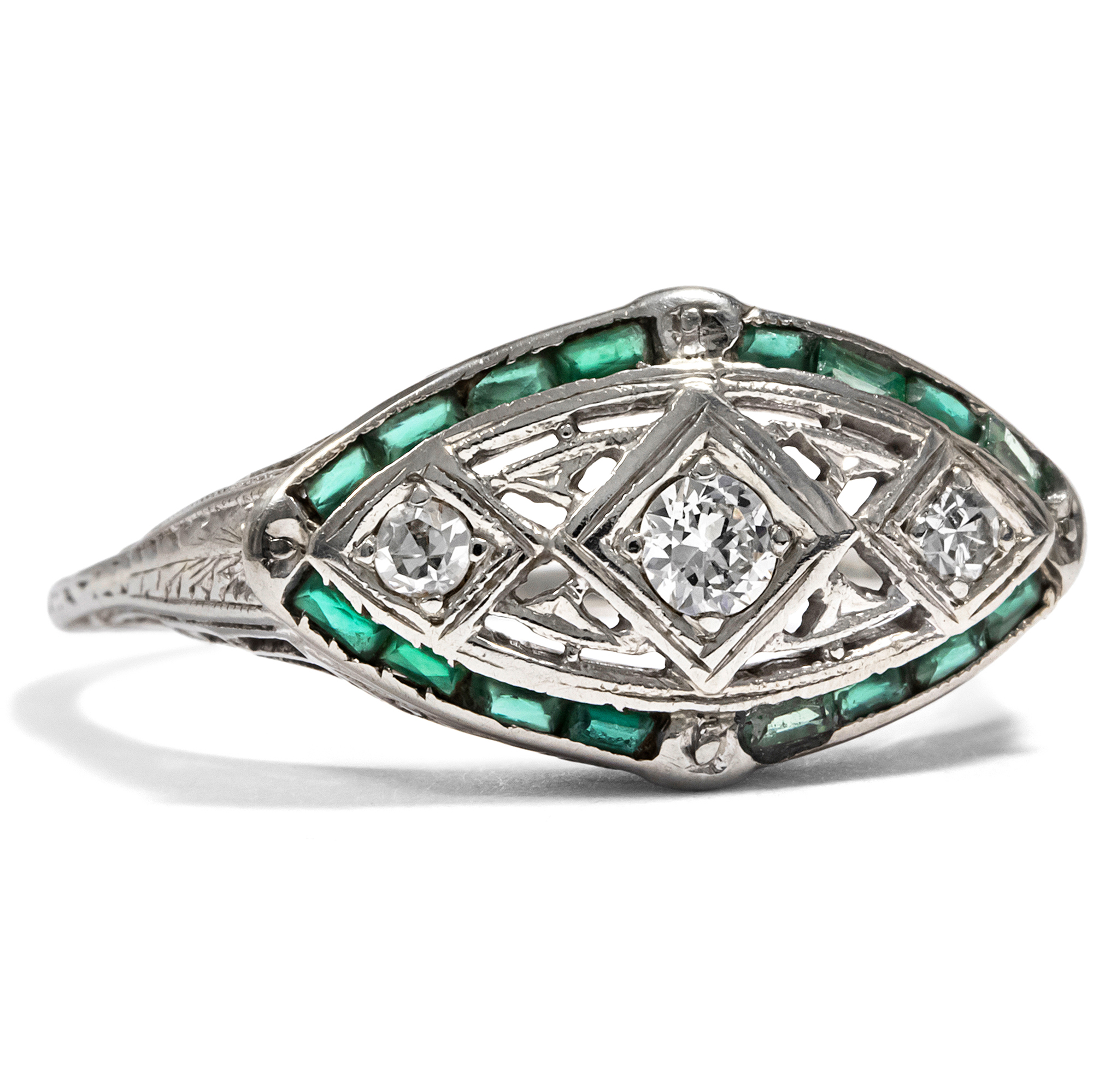 Eleganter Ring mit Diamanten & Smaragden in Weißgold, New York um 1930