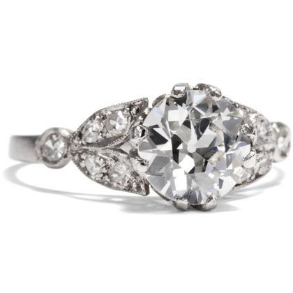 Solitär-Ring mit 1,37 ct Altschliff-Diamant in Platin, England um 1920 Solitär-Ring mit 1,37 ct Altschliff-Diamant in Platin, England um 1920