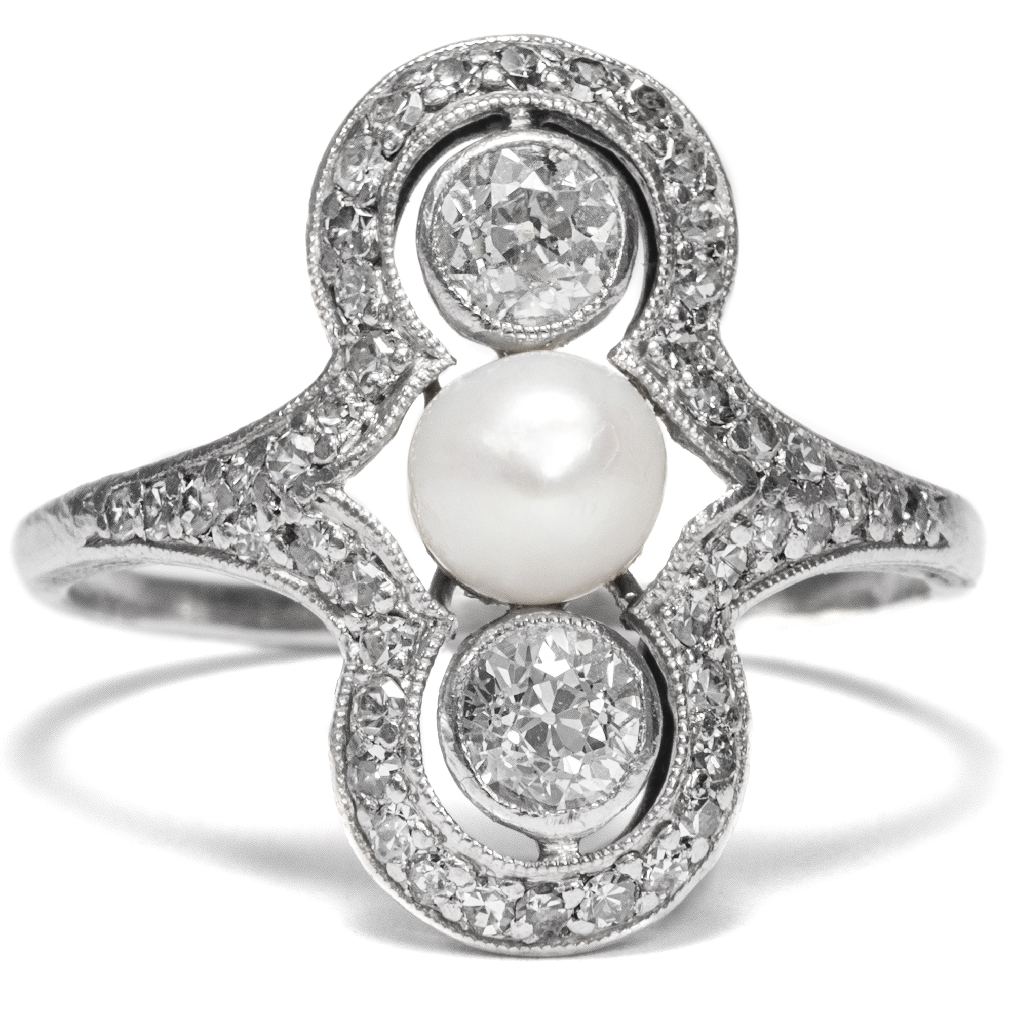 Traumhafter Belle Époque Ring mit Diamanten & Naturperle in Platin, um 1910 Traumhafter Belle Époque Ring mit Diamanten & Naturperle in Platin, um 1910