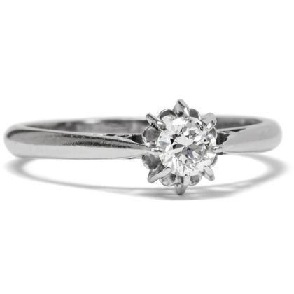 Klassischer Verlobungsring mit 0,24 ct Brillant-Solitär, Großbritannien um 1970 Klassischer Verlobungsring mit 0,24 ct Brillant-Solitär, Großbritannien um 1970