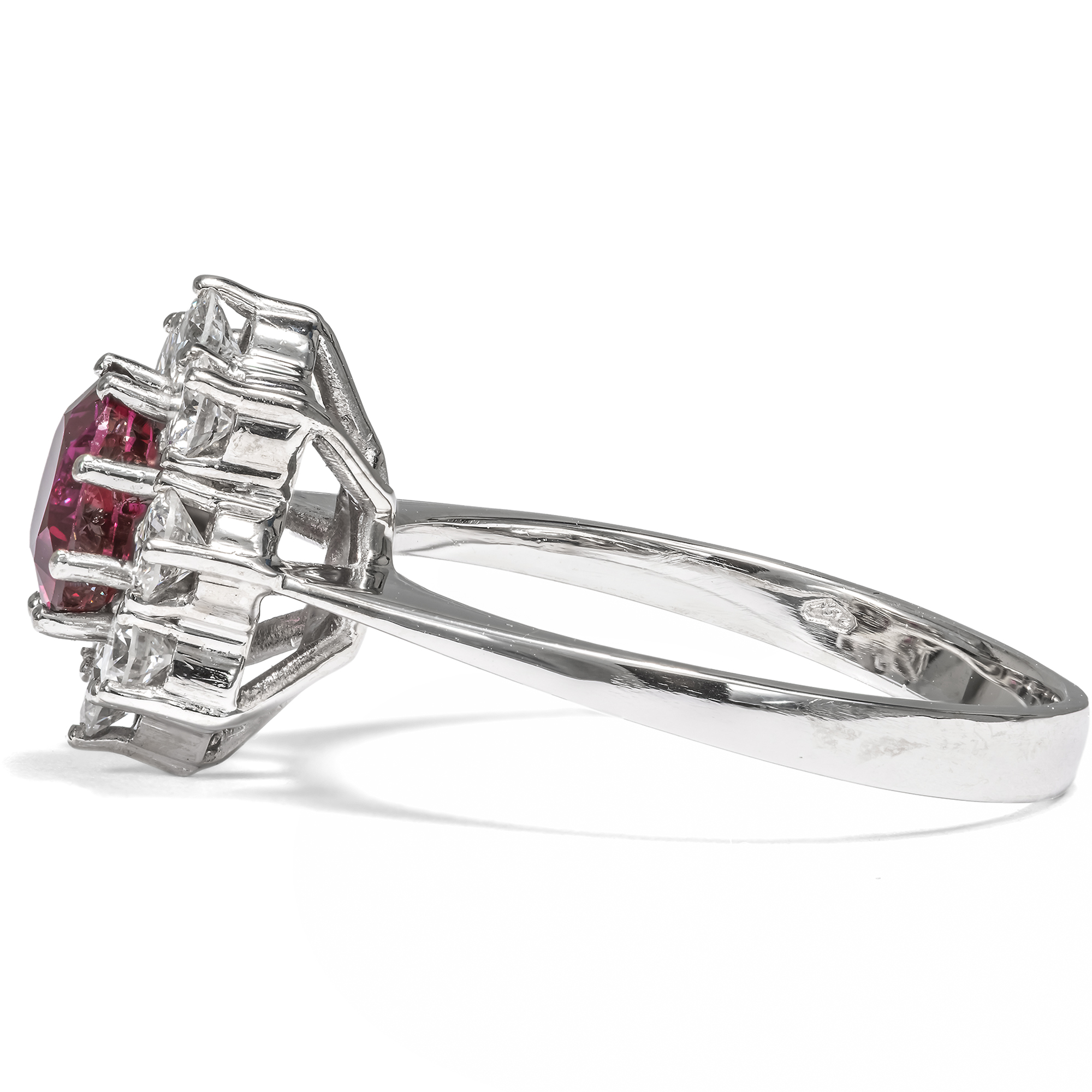 Classic Entourage Ring with Natural Ruby & Diamonds, Vienna, c. 1980 Classic Entourage Ring with Natural Ruby & Diamonds, Vienna, c. 1980