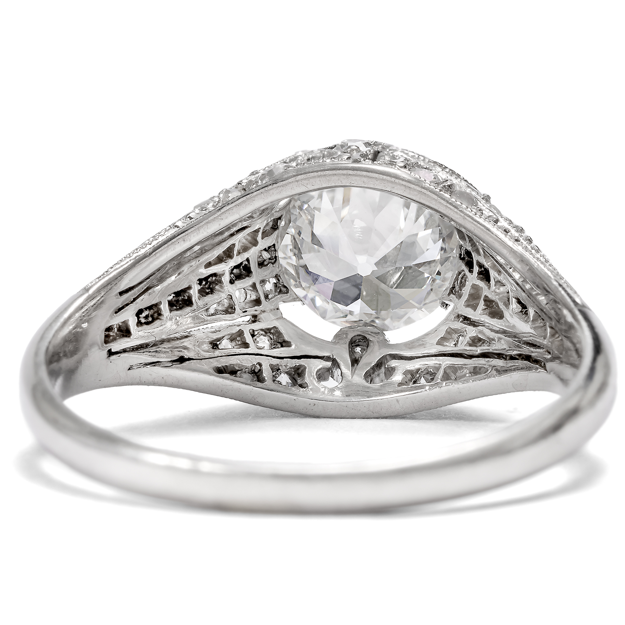 Antiker Solitärring mit Onyx-Akzenten in Platin, Art Déco um 1925 Antiker Solitärring mit Onyx-Akzenten in Platin, Art Déco um 1925