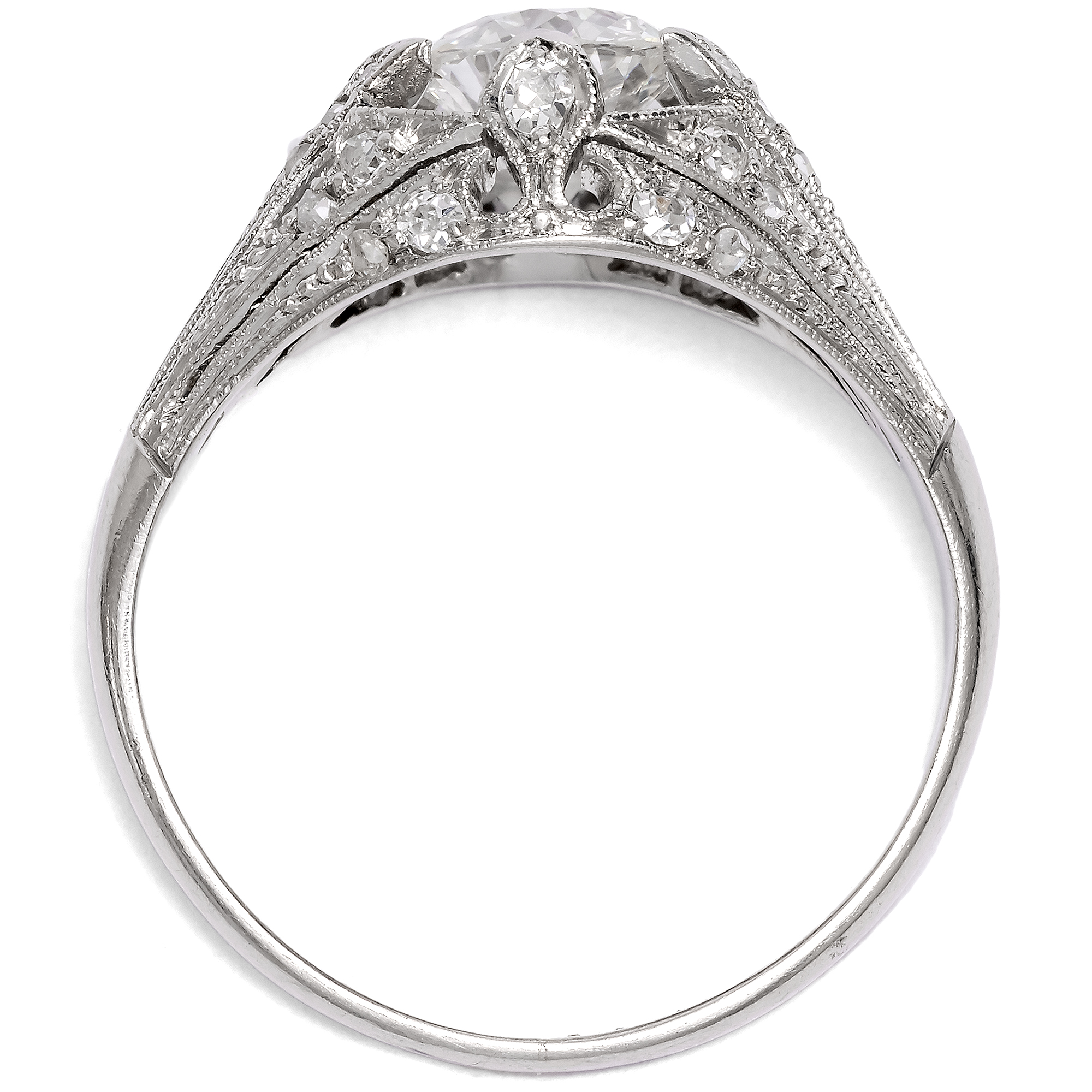 Antiker Solitärring mit Onyx-Akzenten in Platin, Art Déco um 1925 Antiker Solitärring mit Onyx-Akzenten in Platin, Art Déco um 1925