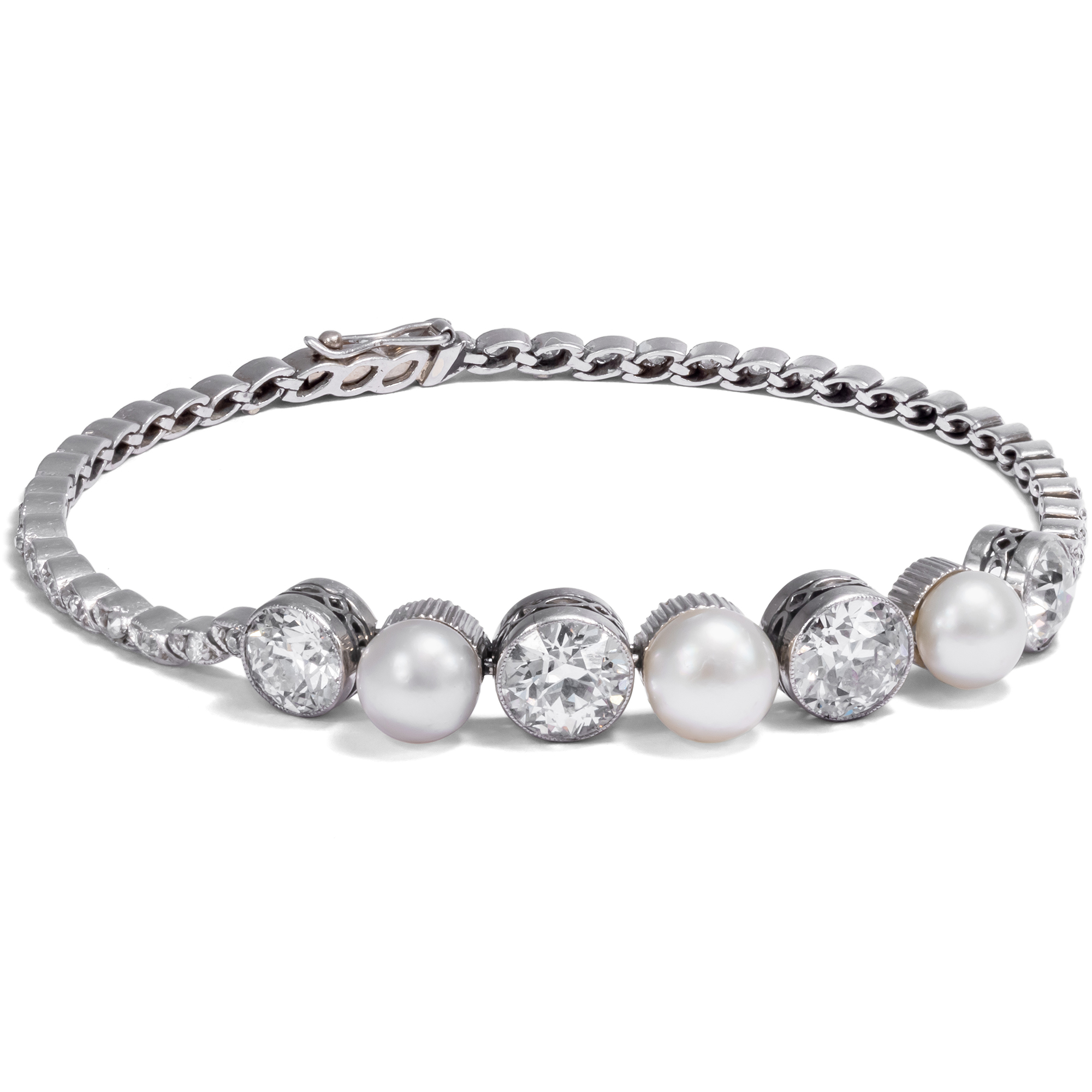 Luxurious Bracelet With Natural Pearls & Diamonds In Platinum, ca. 1910