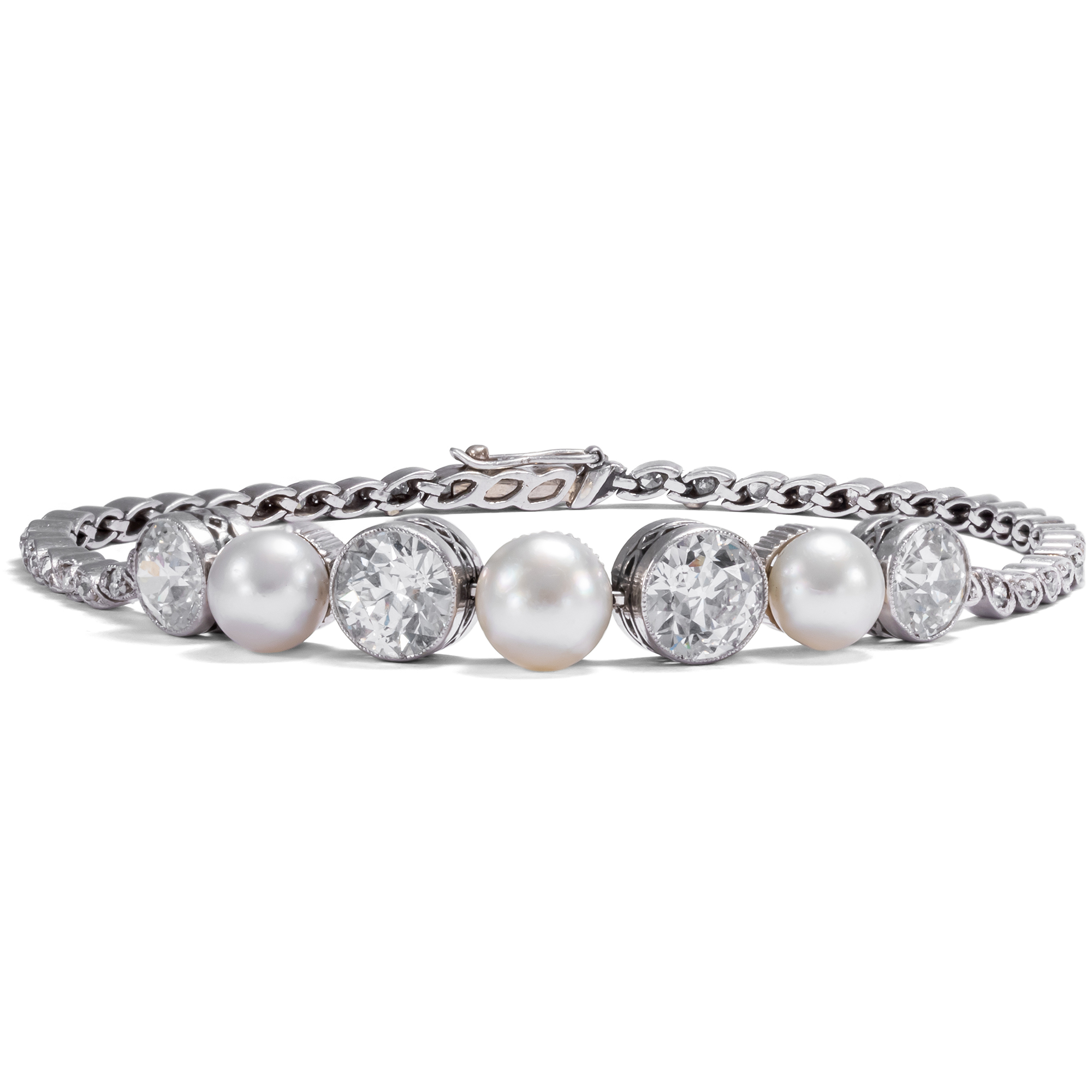 Luxurious Bracelet With Natural Pearls & Diamonds In Platinum, ca. 1910