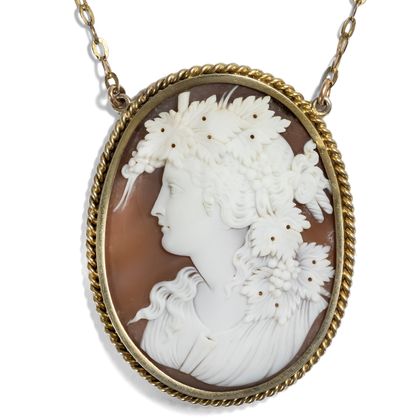 Quality shell cameo of a bacchante, Italy ca. 1870 Quality shell cameo of a bacchante, Italy ca. 1870