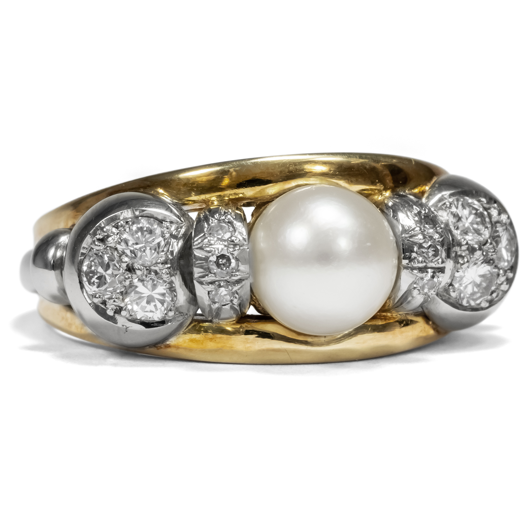 Elegant "Retro" Ring with Pearl & Diamonds in Gold, ca. 1950