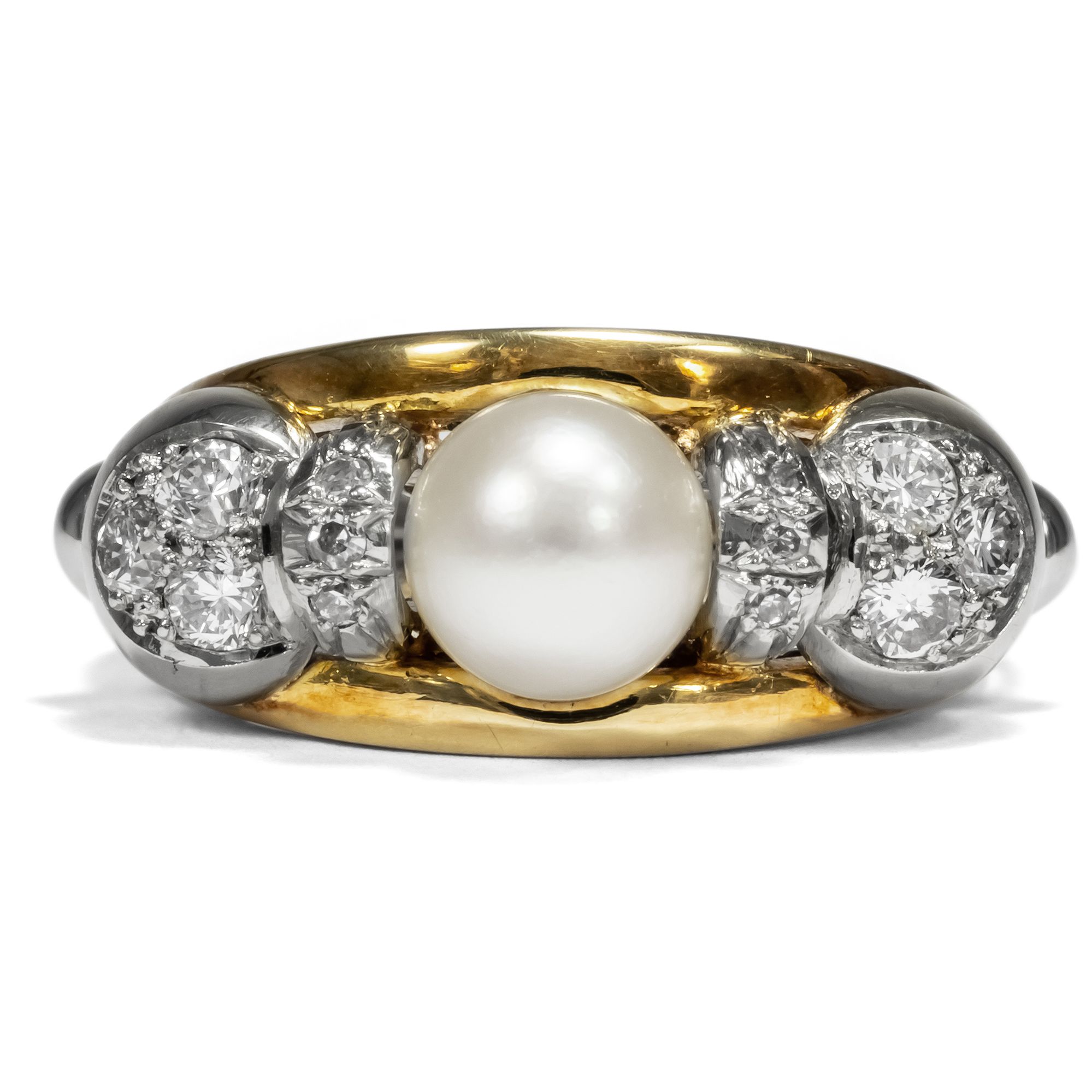 Elegant "Retro" Ring With Pearl & Diamonds in Gold, ca. 1950