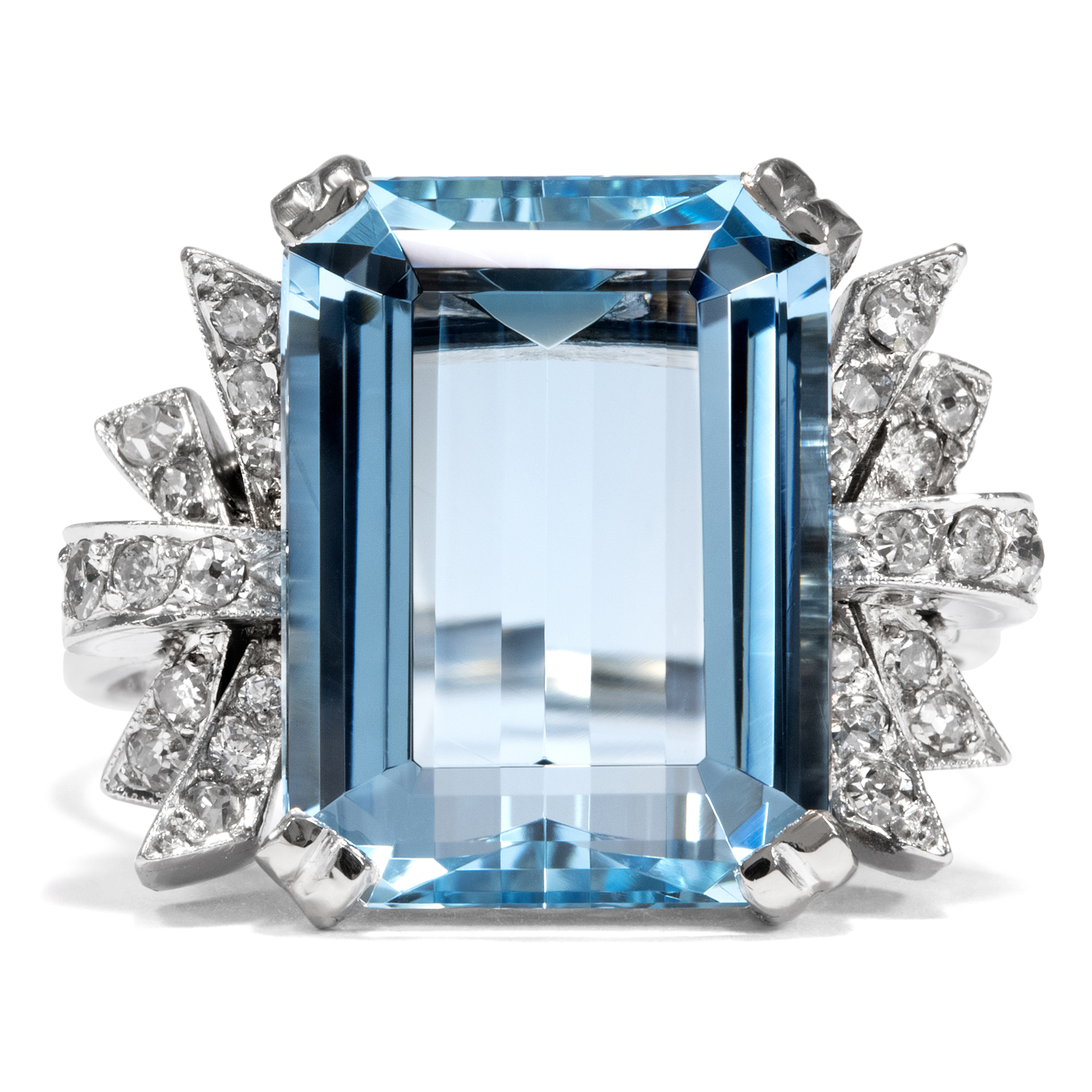 Glamorous Midcentury Cocktail Ring With Aquamarine & Diamonds in White Gold, 1950s