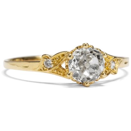 Feiner Gelbgold-Ring mit 0,677 ct Altschliff Brillant aus unserer Werkstatt Feiner Gelbgold-Ring mit 0,677 ct Altschliff Brillant aus unserer Werkstatt